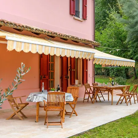 3 Bedroom Amazing In Holiday home Montelabbate