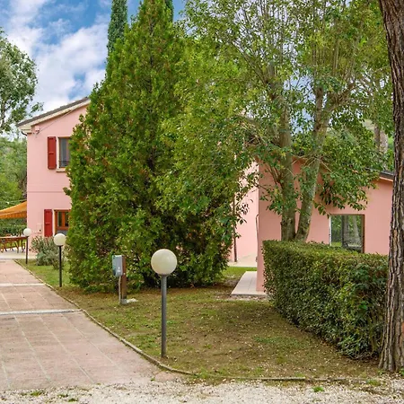 3 Bedroom Amazing In Holiday home