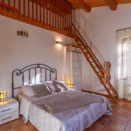 3 Bedroom Amazing In Holiday home Montelabbate